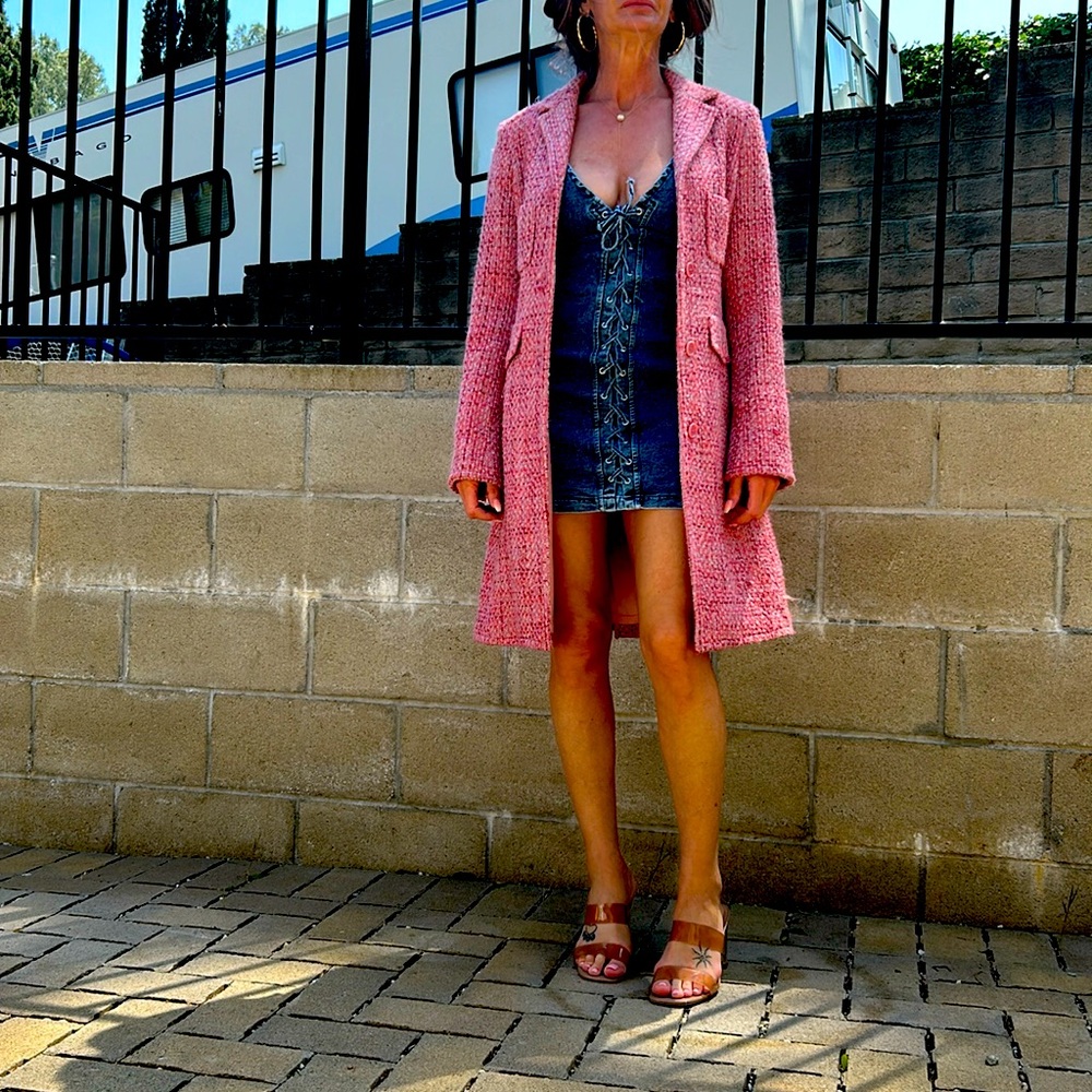 Embroidered pink BCBG S coat with buttons